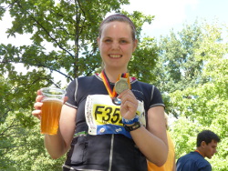 Jacqueline im Marathon-Ziel